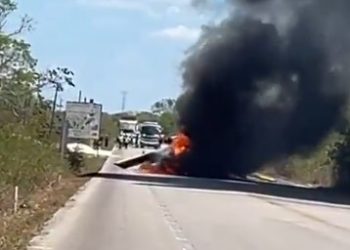 ¡Milagro en Yucatán! Avioneta se incendia tras aterrizaje forzoso y todos salen ilesos