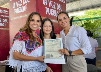 Ana Paty Peralta acompaña a Mara Lezama a la audiencia “La Voz del Pueblo”