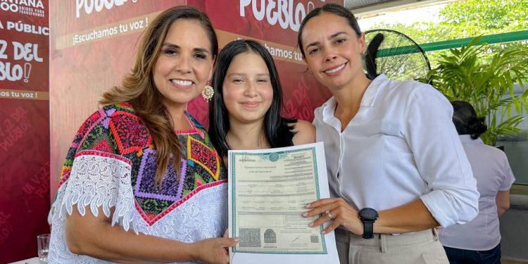 Ana Paty Peralta acompaña a Mara Lezama a la audiencia “La Voz del Pueblo”