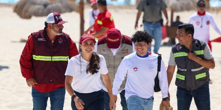 Ana Paty Peralta mantiene playas públicas libres de sargazo en Cancún