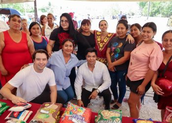 Ana Paty Peralta supervisa el Programa de Regularización Patrimonial en la colonia Cuna Maya