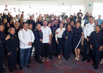 Ana Paty Peralta celebra el Día de las Madres con integrantes de la Secretaría de Seguridad Ciudadana y Tránsito