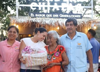 Ana Paty Peralta, visitó la nueva sucursal de la Panadería Chiapas