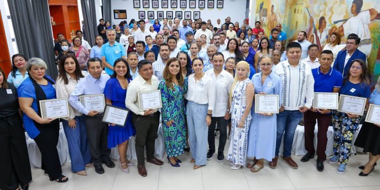 Entregan del distintivo “Corazón Azul” a 80 miembros de organizaciones religiosas y ministros de culto en Cancún