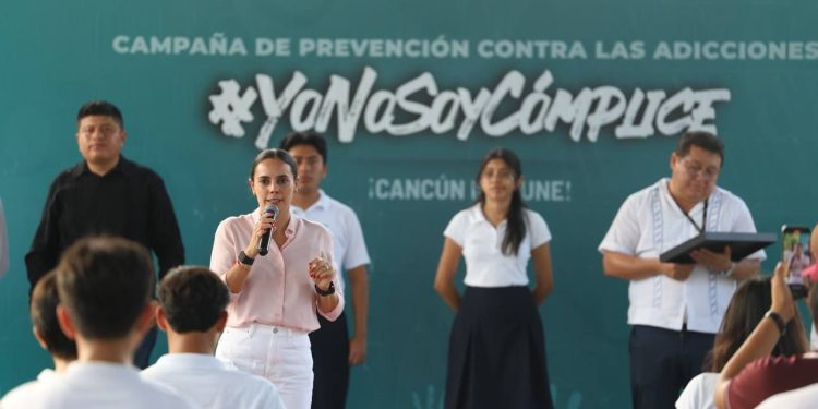 Otorgan el reconocimiento “Yo no soy Cómplice” al Colegio de Bachilleres Plantel Cancún 2