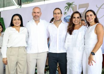 Ana Paty Peralta asiste al XVII Aniversario de la Creación del municipio de Tulum