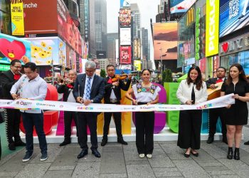 Inauguran las letras “Cancún” en el Time Square en Nueva York