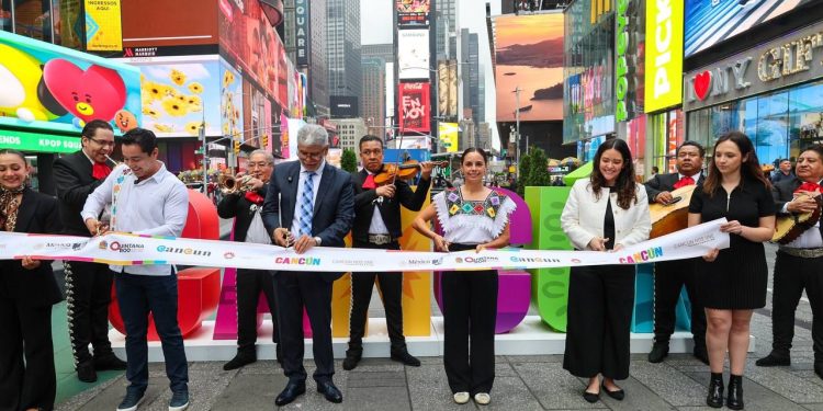 Inauguran las letras “Cancún” en el Time Square en Nueva York