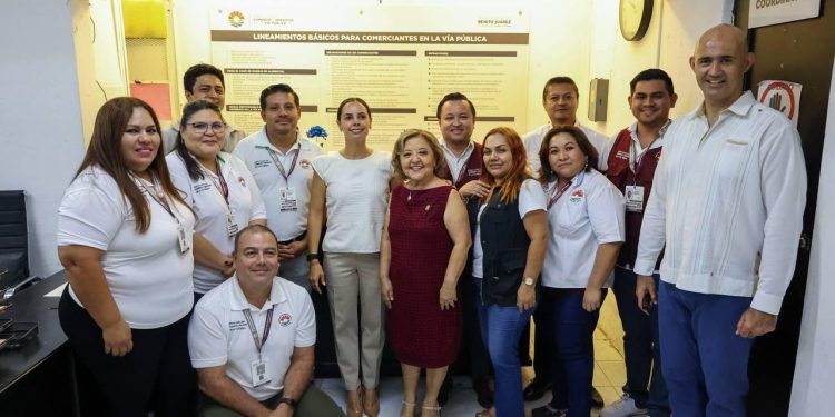 Ana Paty Peralta arranca la campaña “Cero Corrupción” en diversas dependencias del Ayuntamiento