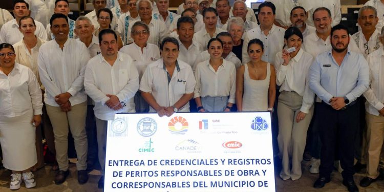 Entregan 150 Credenciales y Registros a Peritos Responsables de Obra y Corresponsables del Municipio de Benito Juárez