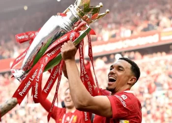 Alexander-Arnold firma por seis años con el Real Madrid