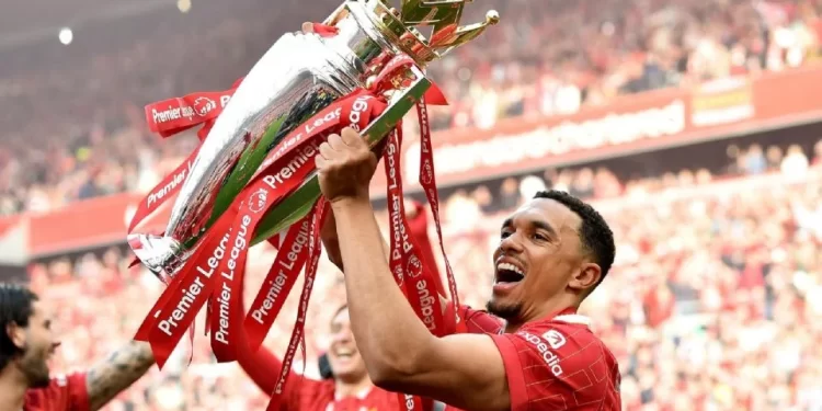 Alexander-Arnold firma por seis años con el Real Madrid