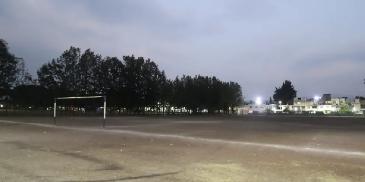 Balacera en partido de Iztapalapa termina con jugador del Cruz Azul en el suelo