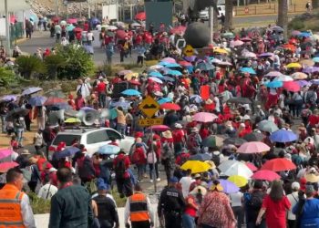CNTE bloquea el AICM Sheinbaum cancela reunión pactada