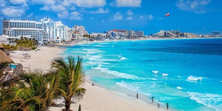 Famosos con empresas en Cancún que no conocías