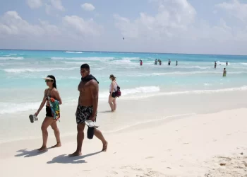 Famosos en Cancún insultando a paparazzis