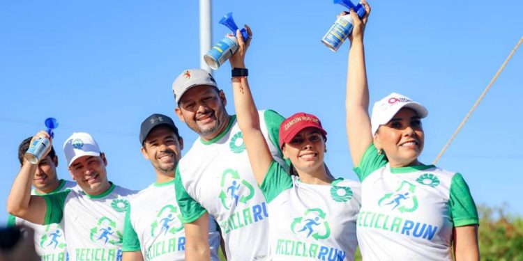 Mara Lezama da banderazo de salida en la Primera Carrera Recicla Run en Cancun