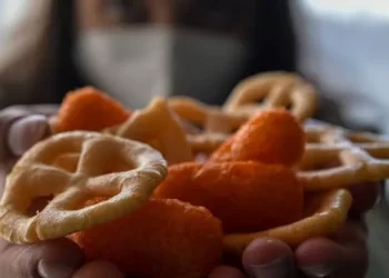 Más de 100 puestos de comida chatarra son removidos en escuelas de Cancún por programa de salud