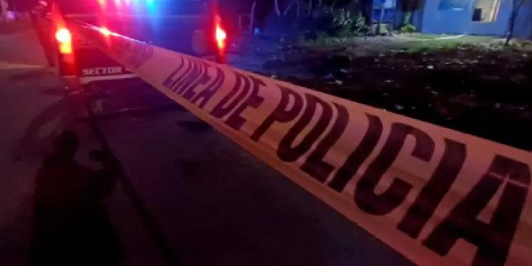 Baleado por golpear el cofre de un auto