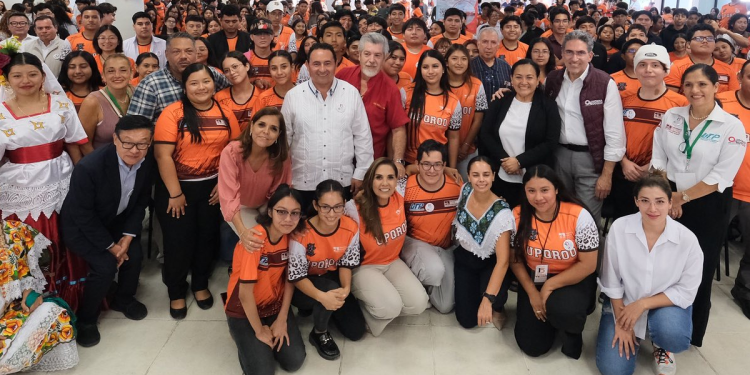 Mara Lezama celebra el Aniversario de la Universidad Pirotecnica