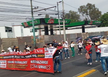 CNTE Bloquea el AICM en CDMX y paraliza el trafico