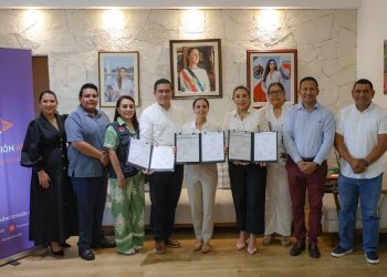 Ana Paty Peralta, firmó un convenio de colaboración con la empresa ADO