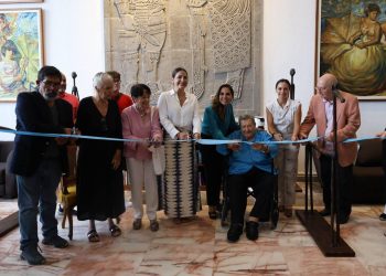 Ana Paty Peralta participa en la inauguración de la Galería Turquesa