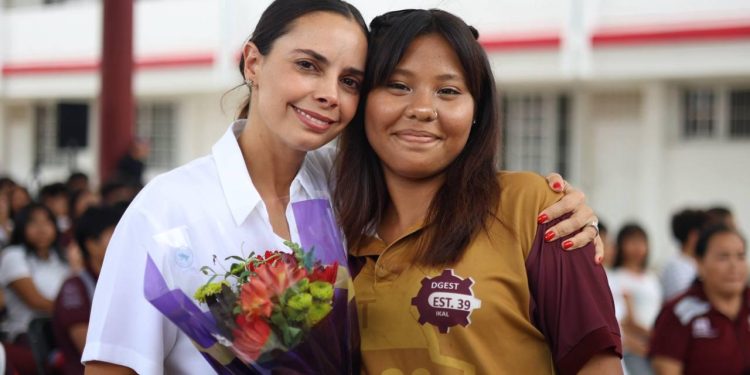 Ana Paty Peralta inauguró el domo y biblioteca de la Escuela Secundaria Técnica No. 39 “Ikal”