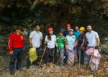 Ana Paty Peralta, realiza Jornada de limpieza del programa “Cenotes Urbanos” en la Supermanzana 216