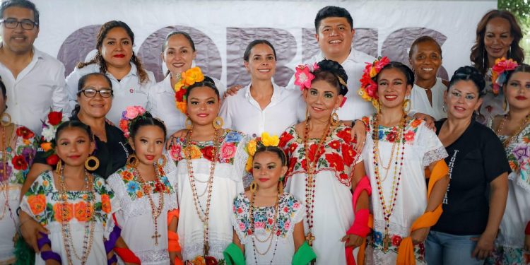 Entregan reconocimientos a alumnos de los nueve COBUS en Cancún