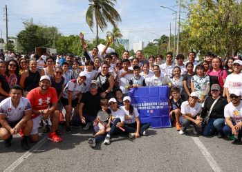 Realizan quinta edición del Paseo Cancunense en Cancún
