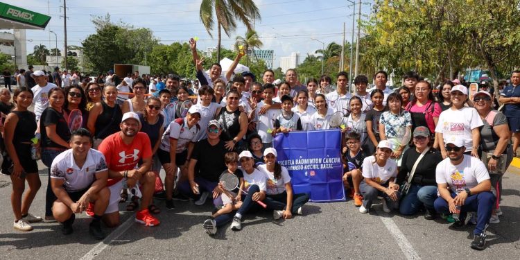Realizan quinta edición del Paseo Cancunense en Cancún