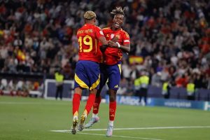 Lamine Yamal celebra eufórico tras marcar un gol con España