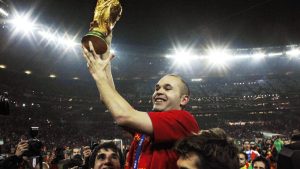 Andrés Iniesta levanta la Copa del Mundo con España en 2010