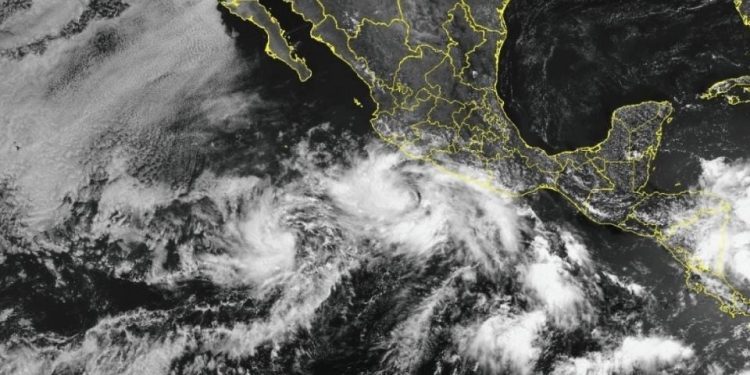 Tormenta tropical “Bárbara” avanza con fuerza; alertan por intensas lluvias en el Pacífico mexicano