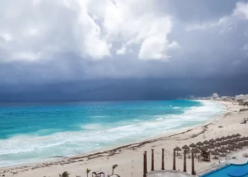 Clima en Cancún lunes 2 de junio del 2025: Onda de calor y fuertes lluvias marcarán el inicio de semana