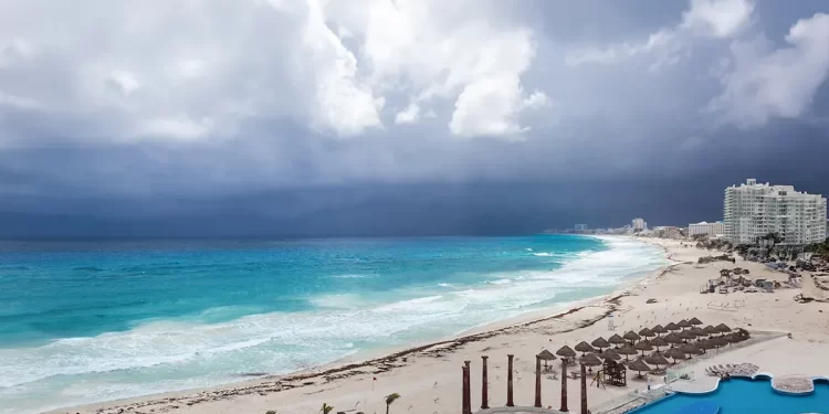 Clima en Cancún lunes 2 de junio del 2025: Onda de calor y fuertes lluvias marcarán el inicio de semana