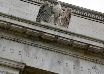 Fed mantiene su tasa pese a presión de Trump