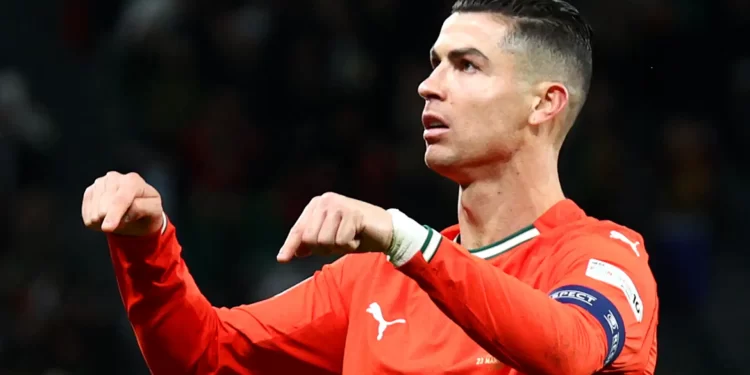 Cristiano Ronaldo celebrando un gol con la camiseta de la selección de Portugal