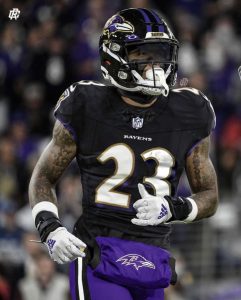 Jaire Alexander con el uniforme completo de los Ravens