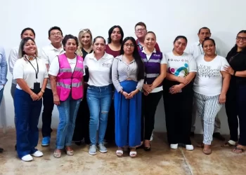 Personal del DIF capacitado en ayuda a migrantes y refugiados en Cancún 2025