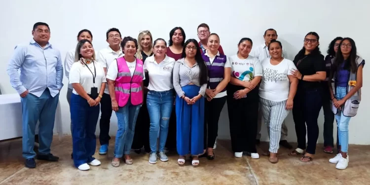 Personal del DIF capacitado en ayuda a migrantes y refugiados en Cancún 2025