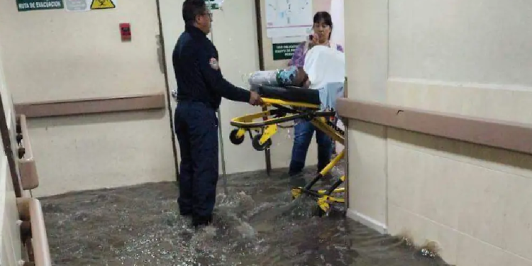 Hospital inundado en Mexico