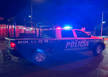 Arrestan a mujer tras intentar robar patrulla en Cancún