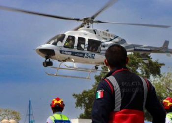 Rescatan a dos personas en Tulum tras operativo aéreo