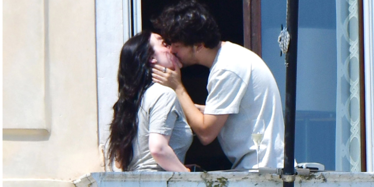 Billie Eilish y Nat Woff sorprenden en Venecia