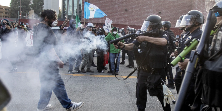 Trump envIa soldados a Los Angeles por protestas