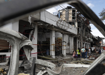 Instalaciones destruidas tras explosión en ataques en Colombia
