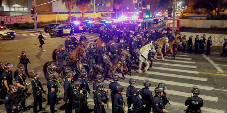 Policia resguarda el centro de Los Angeles durante toque de queda