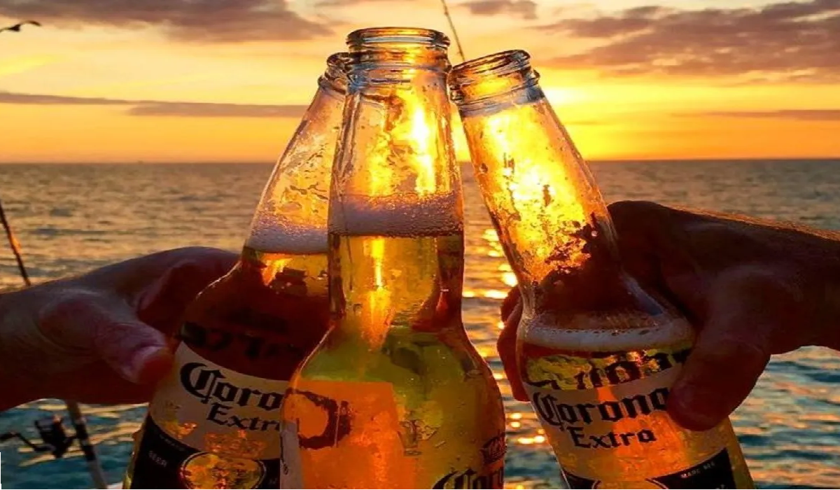 Cervezas frías junto al mar en Cancún por el Día del Padre